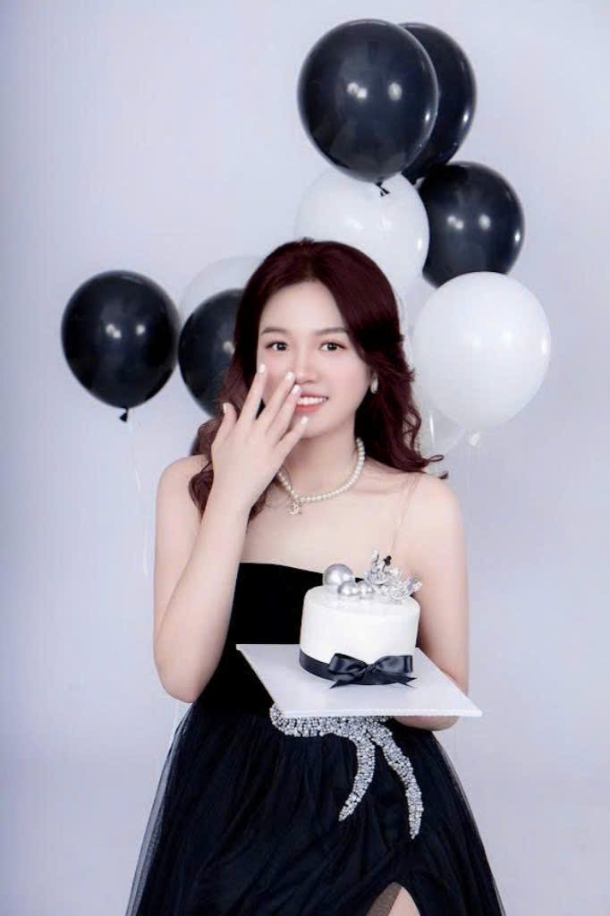 Chụp ảnh sinh nhật BMT